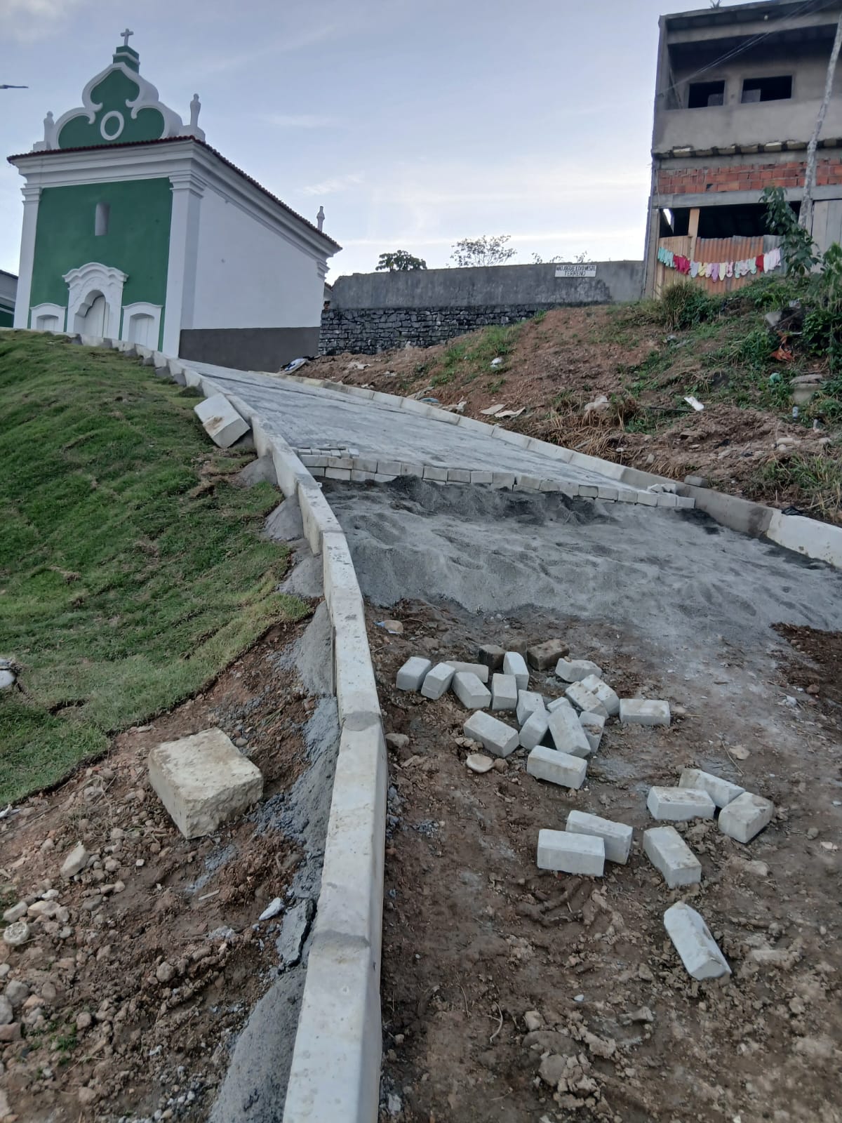 Execução do calçamento intertravado em Maragogipe